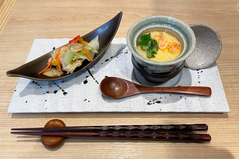 先付け:茶碗蒸しとおこげ