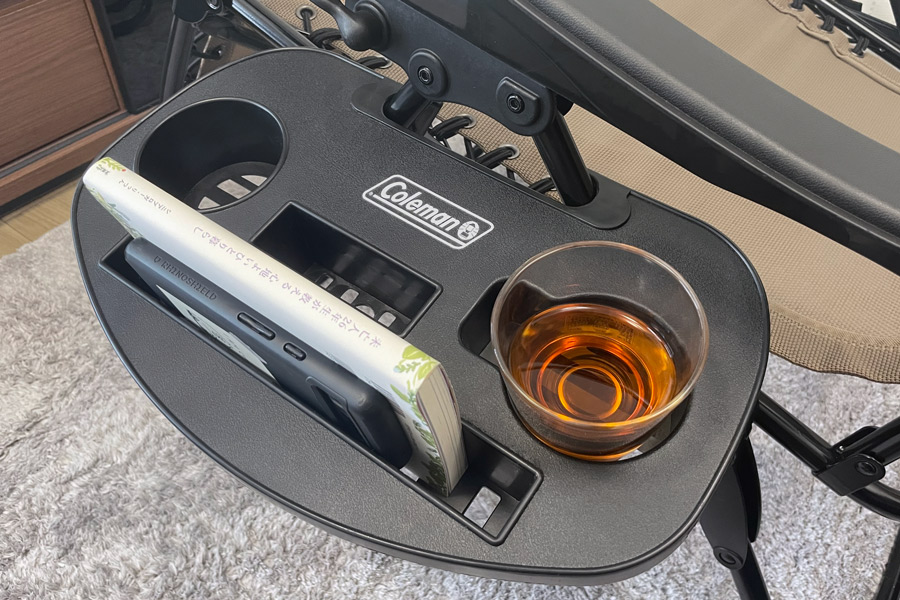 ドリンクや本が置けるカップホルダーIC