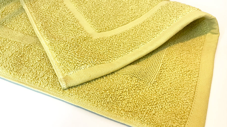 今治タオル『ホテルエアー バスマット』のタオル生地の厚さと質感