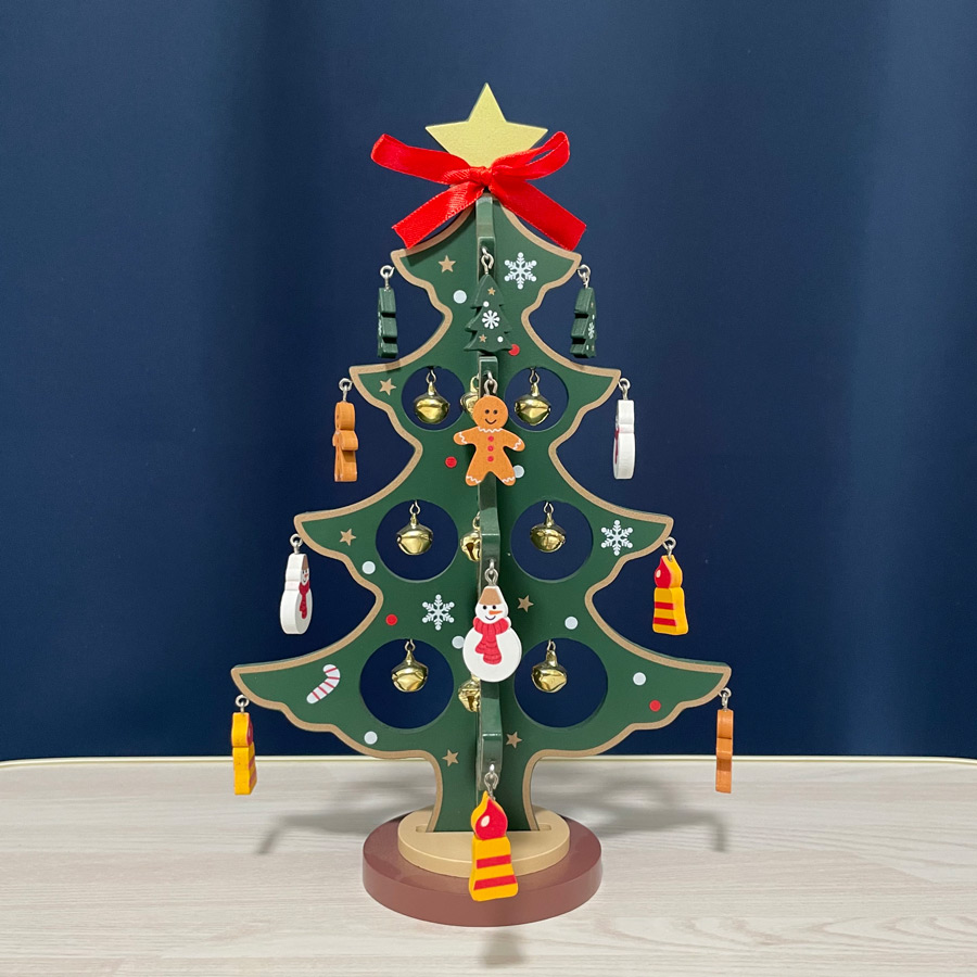 ニトリのクリスマスツリーの置物