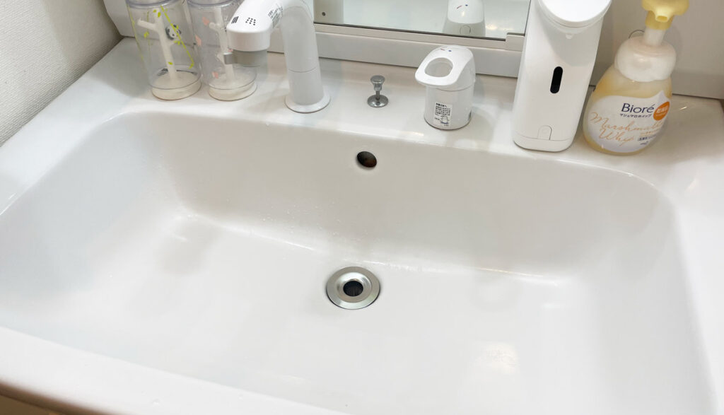 ゴミ受けネットホルダーに取り替えた洗面台