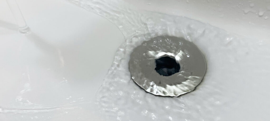 水を流した時のゴミ受けネットホルダー