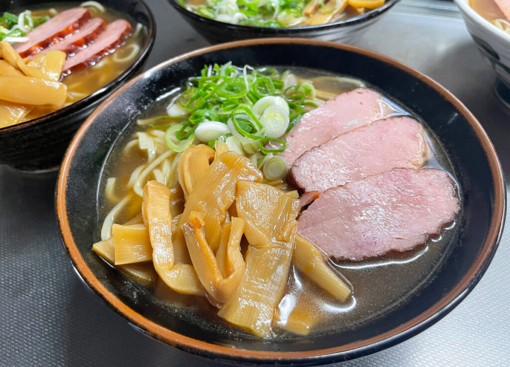 市販品でトッピングしたスパイス醤油ラーメン