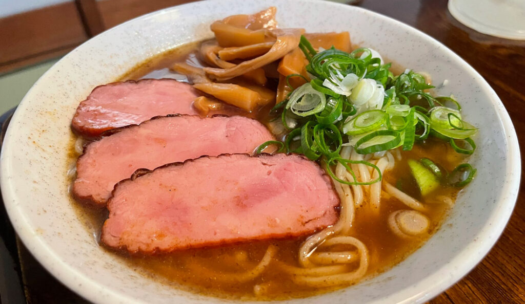 市販品でトッピングしたスパイス醤油ラーメン